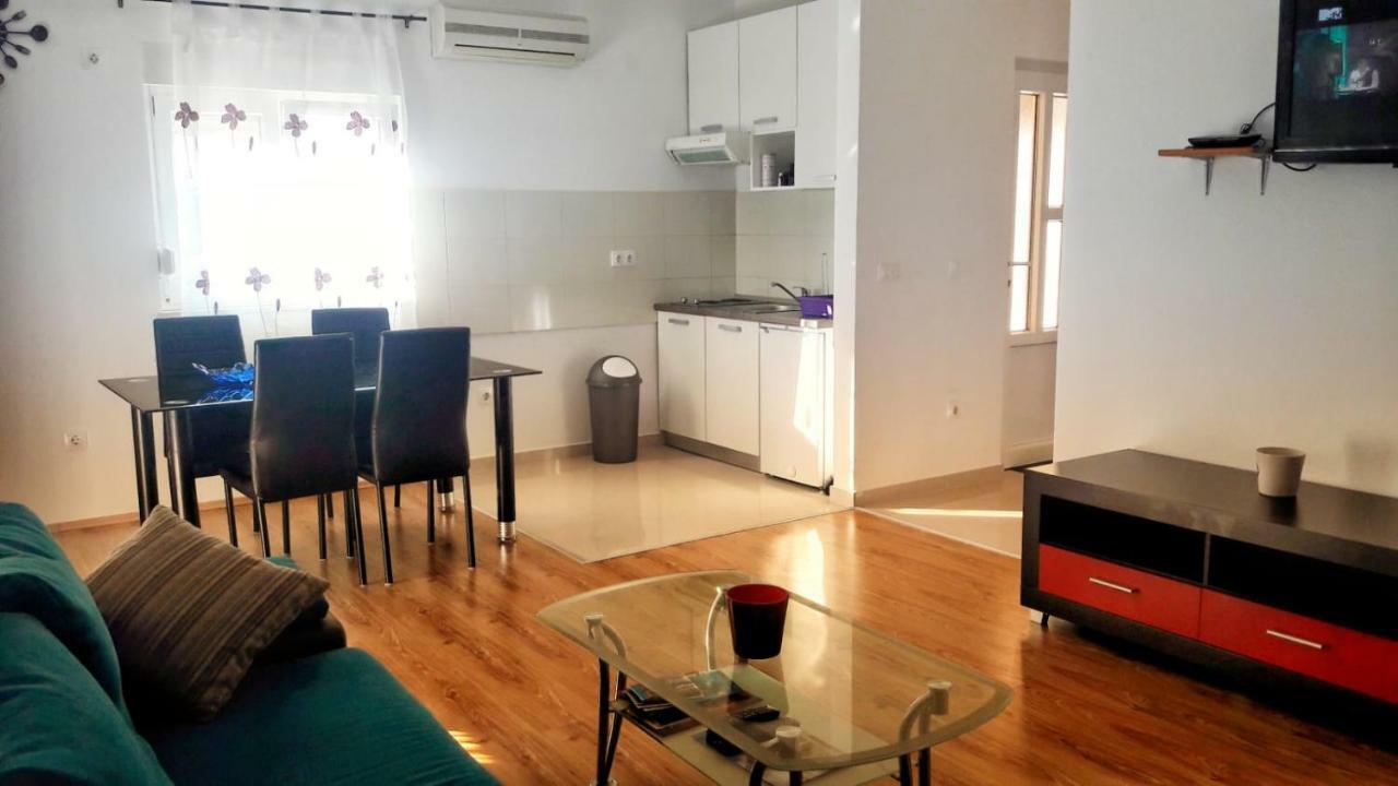 Apartman Kolan Eksteriør bilde